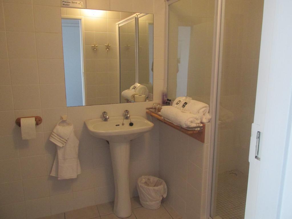 Casa Del Mar Hotel Hermanus Bagian luar foto