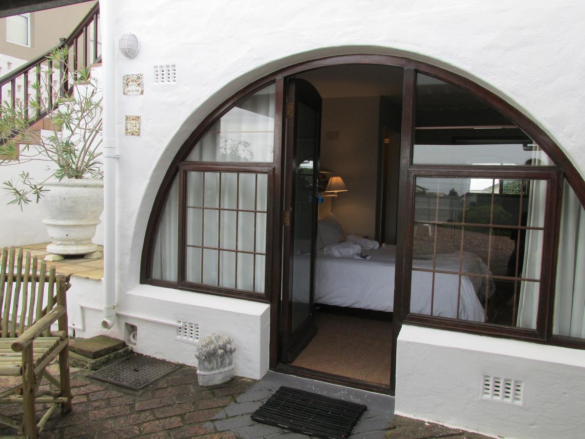Casa Del Mar Hotel Hermanus Bagian luar foto